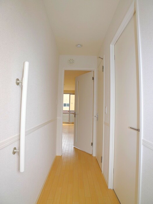 物件内観写真13　(廊下)