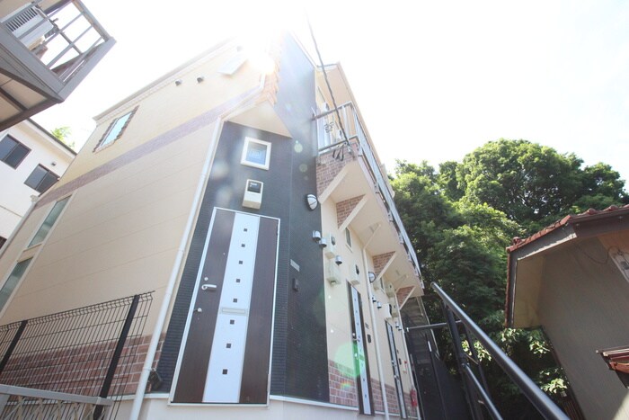 物件外観写真2　(エントランス部分)