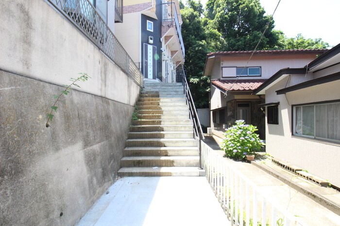 物件外観写真4　(エントランス部分)