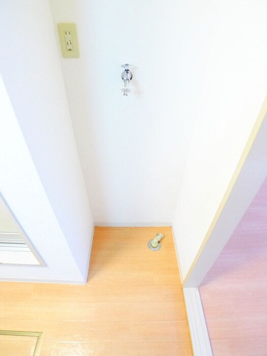 物件内観写真11　(洗濯機置場)