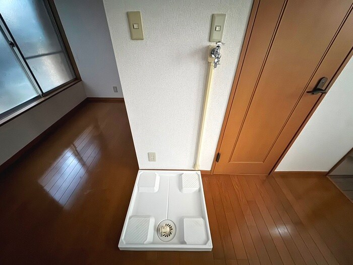 物件内観写真16　(洗濯機置場)