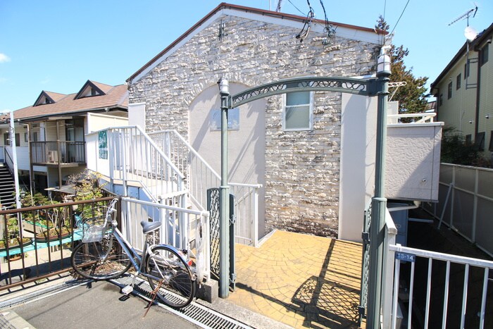 物件外観写真2　(エントランス部分)