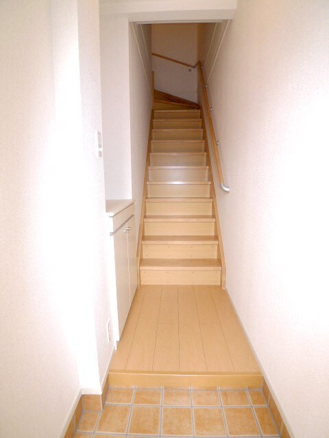 物件内観写真12　(玄関)