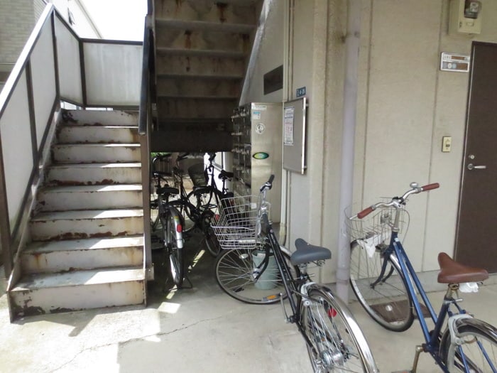 物件外観写真3　(エントランス部分)