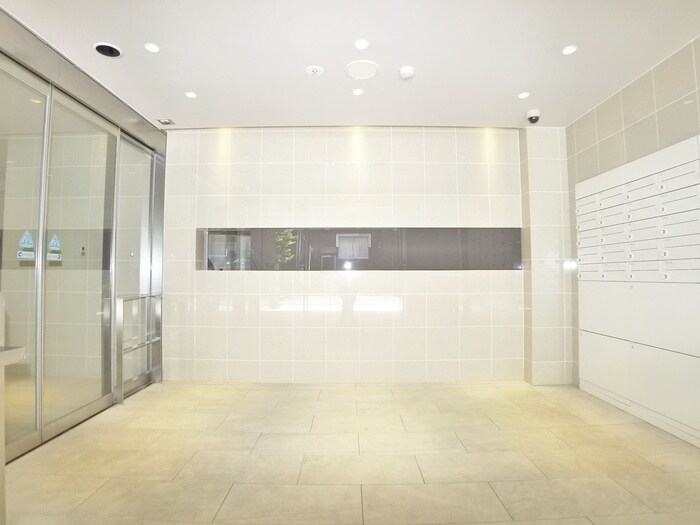 物件外観写真2　(エントランス部分)