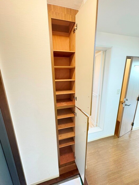 物件内観写真5　(靴箱)