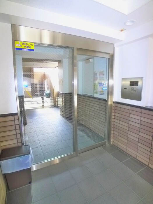 物件外観写真5　(エントランス部分)