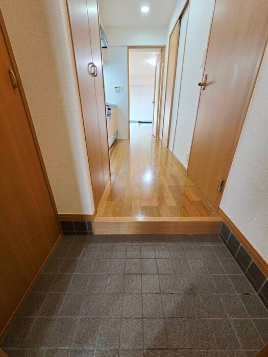 物件内観写真19　(玄関)