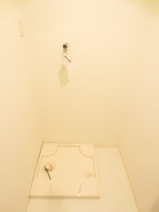 物件内観写真9　(洗濯機置場)