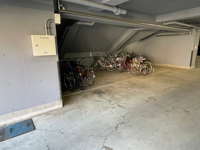 物件外観写真4　(駐輪場)