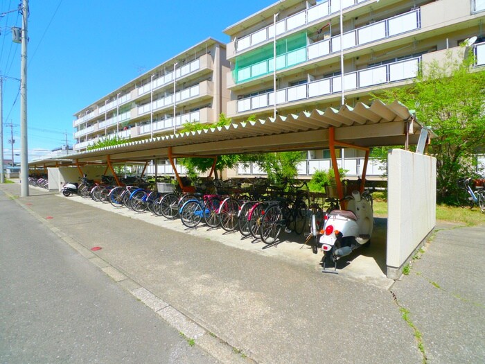 物件外観写真4　(駐車場)