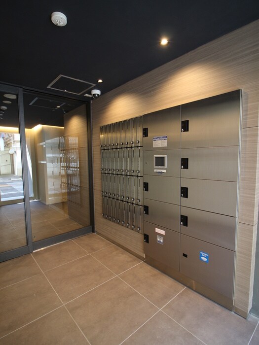 物件外観写真4　(エントランス部分)