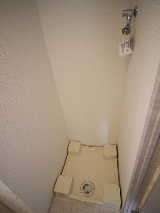 物件内観写真11　(洗濯機置場)