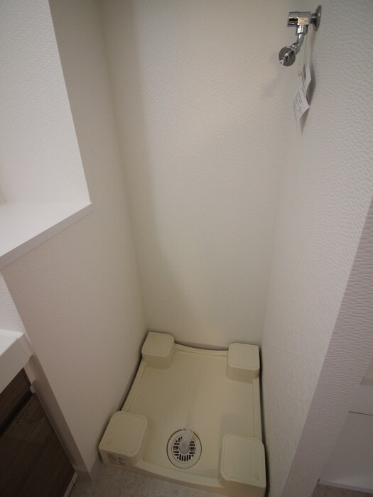 物件内観写真18　(洗濯機置場)