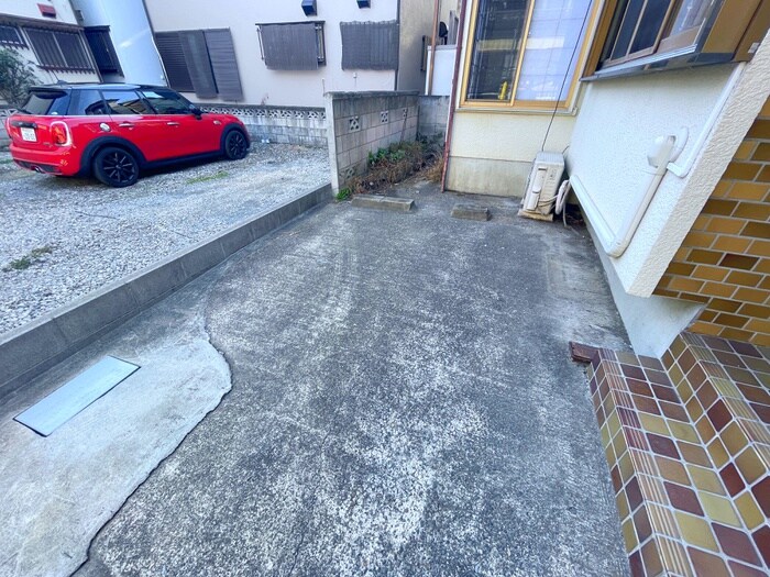 物件外観写真4　(駐車場)