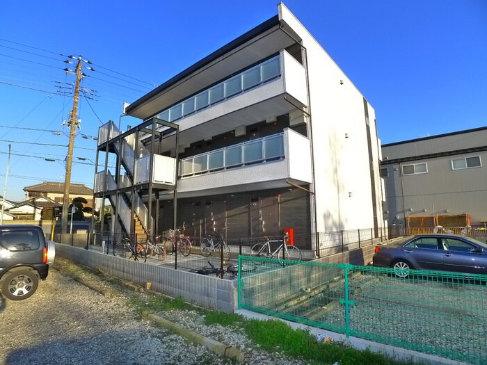 物件外観写真5　(エントランス部分)