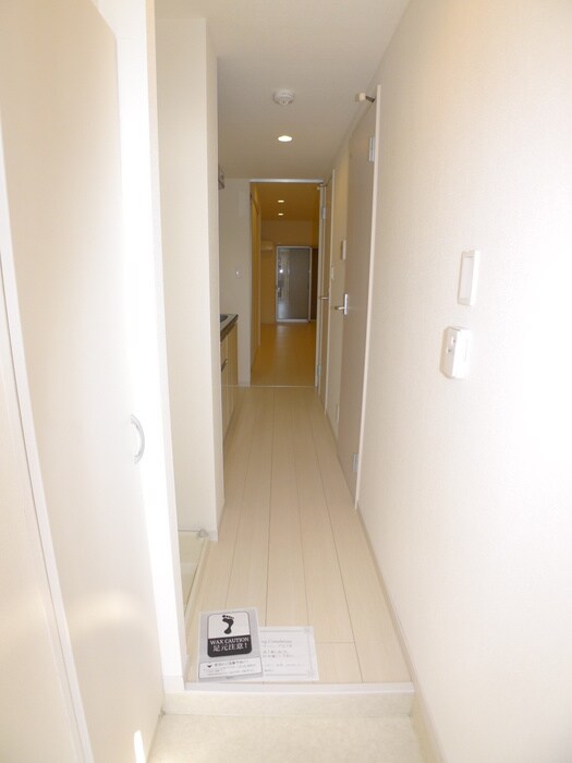 物件内観写真11　(玄関)