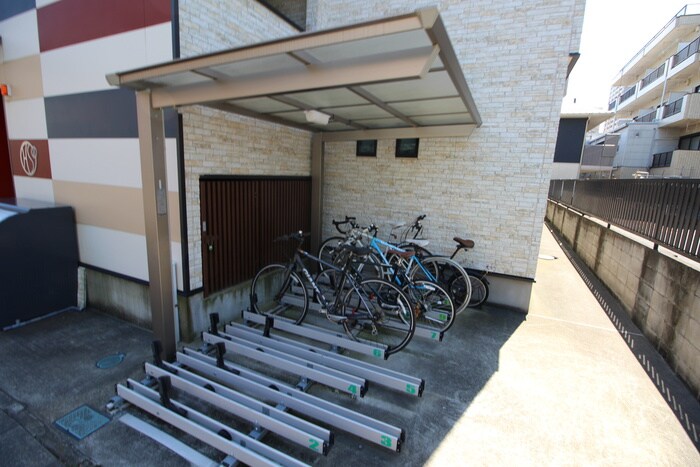 物件外観写真3　(駐輪場)