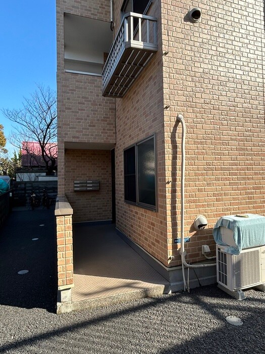 物件外観写真5　(エントランス部分)