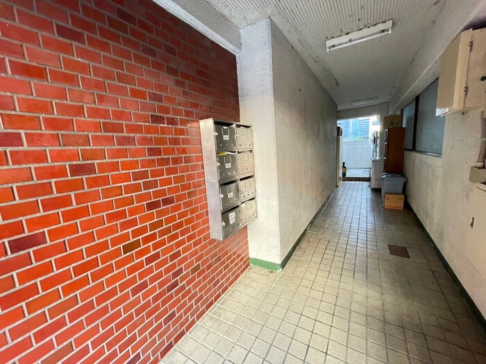 物件外観写真3　(エントランス部分)