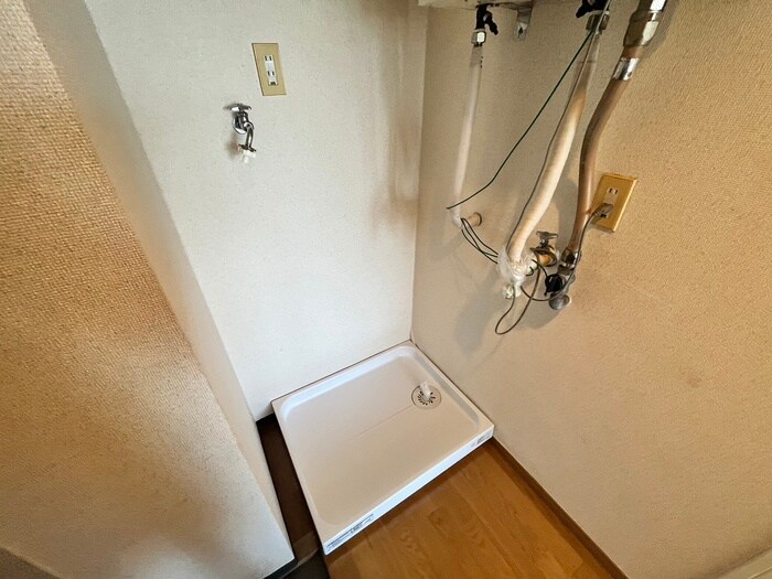 物件内観写真13　(洗濯機置場)