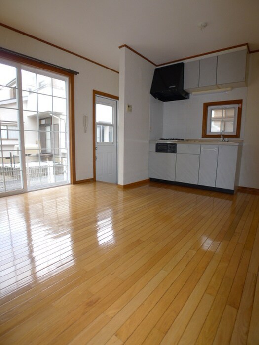 物件内観写真6　(室内からの展望)