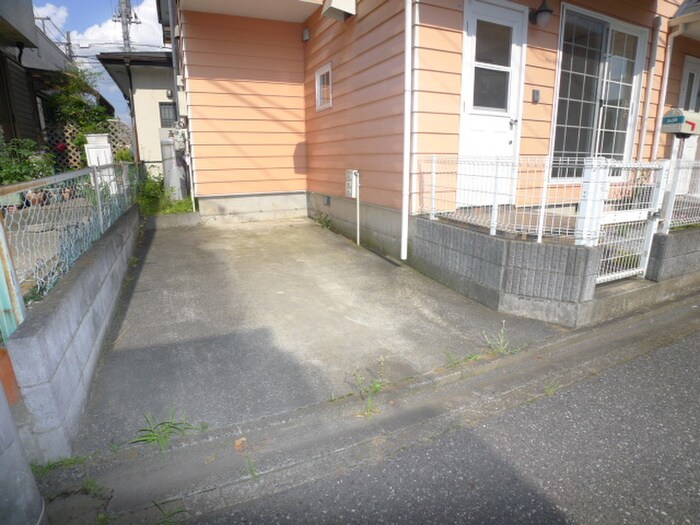 物件外観写真4　(駐車場)