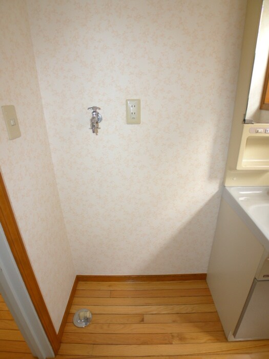 物件内観写真13　(洗濯機置場)