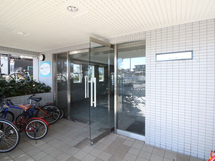 物件外観写真4　(エントランス部分)