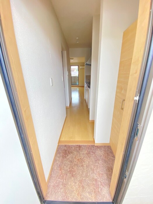 物件内観写真7　(玄関)