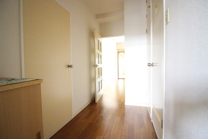 物件内観写真9　(廊下)