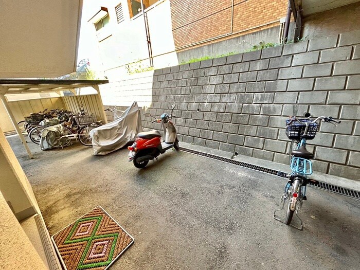 物件外観写真6　(駐輪場)