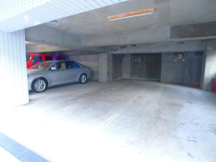 物件外観写真4　(駐車場)