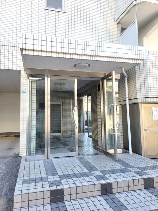 物件外観写真4　(エントランス部分)