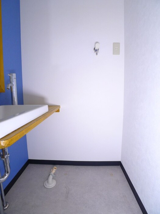 物件内観写真18　(洗濯機置場)