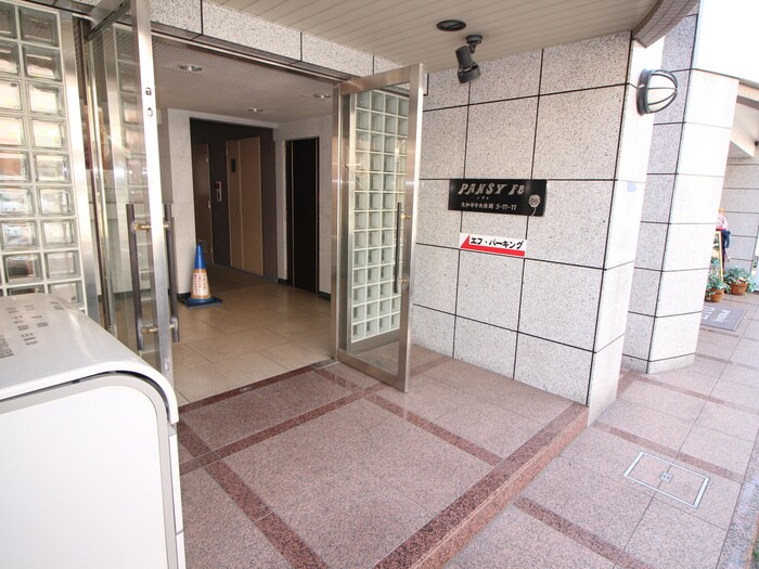 物件外観写真2　(エントランス部分)