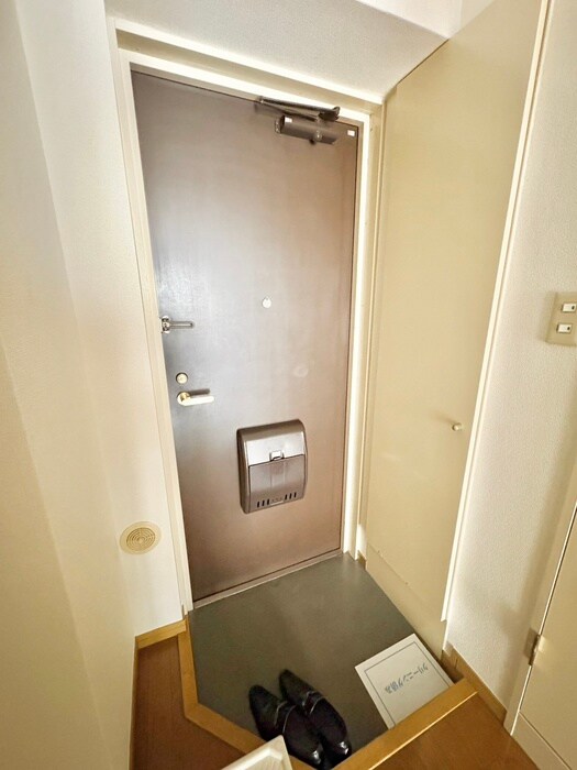 物件内観写真13　(玄関)