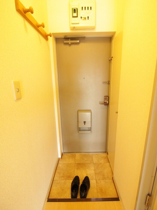 物件内観写真8　(玄関)