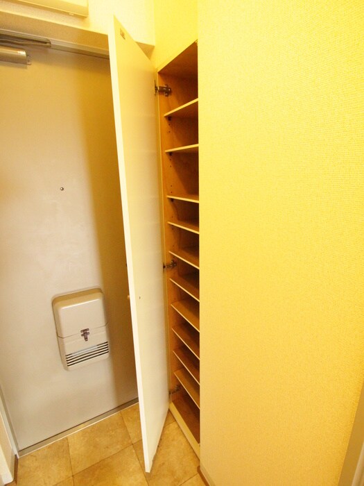 物件内観写真9　(靴箱)