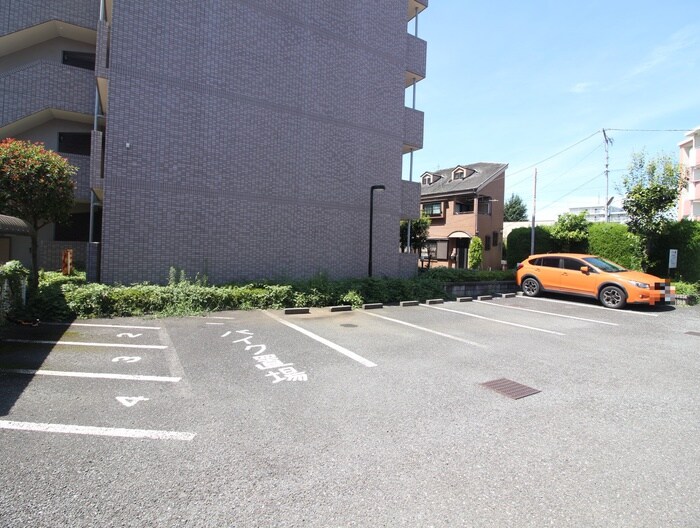 物件外観写真5　(駐車場)