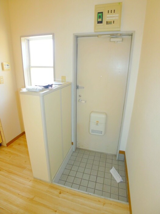 物件内観写真16　(玄関)