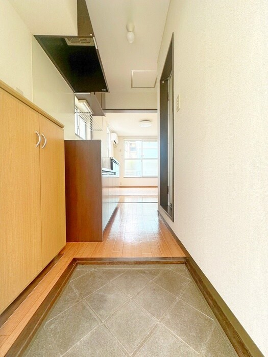 物件内観写真11　(玄関)