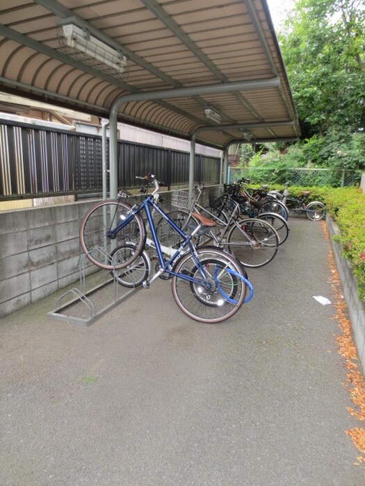 物件外観写真2　(駐輪場)