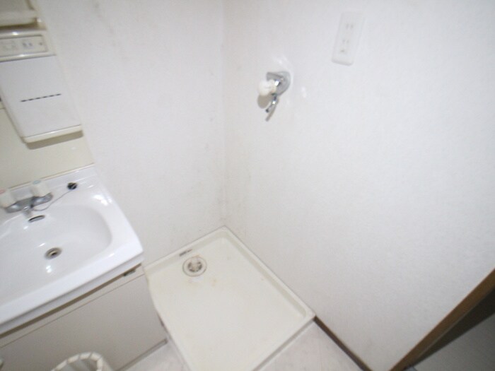 物件内観写真12　(洗濯機置場)