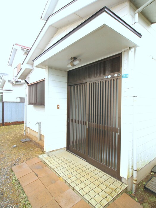 物件外観写真3　(エントランス部分)