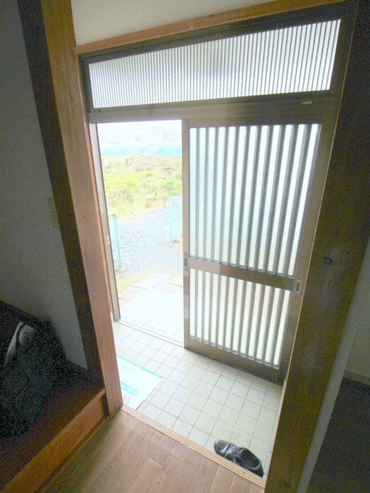 物件内観写真15　(玄関)