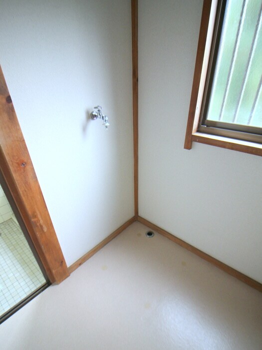 物件内観写真16　(洗濯機置場)