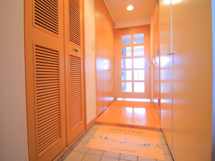 物件内観写真15　(玄関)