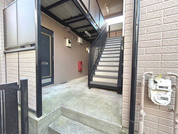 物件外観写真4　(エントランス部分)