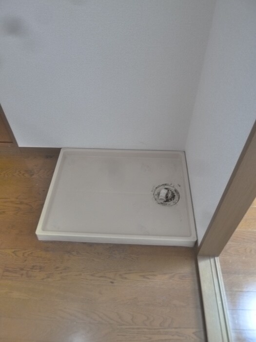 物件内観写真11　(洗濯機置場)